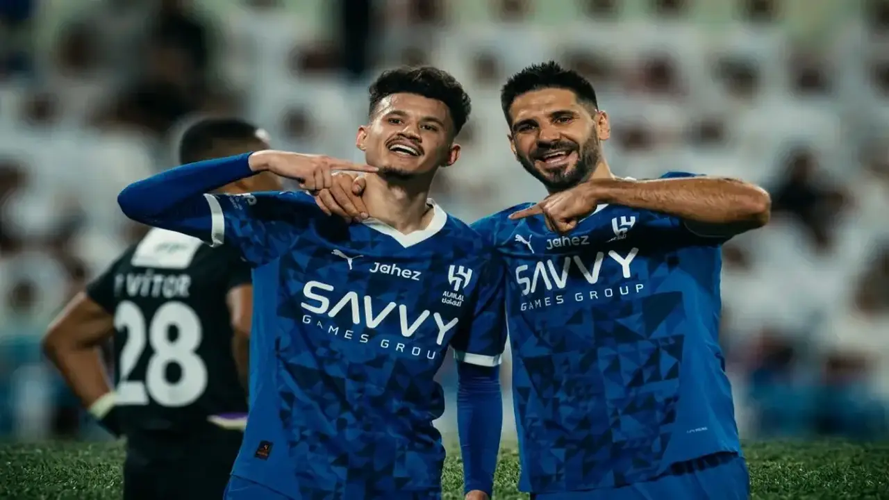 موعد مواجهة الهلال وضمك المرتقبة وتفاصيل القمة المنتظرة في دوري روشن السعودي
